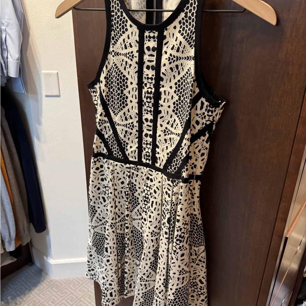 Black and White Patterned Sleeveless Dress